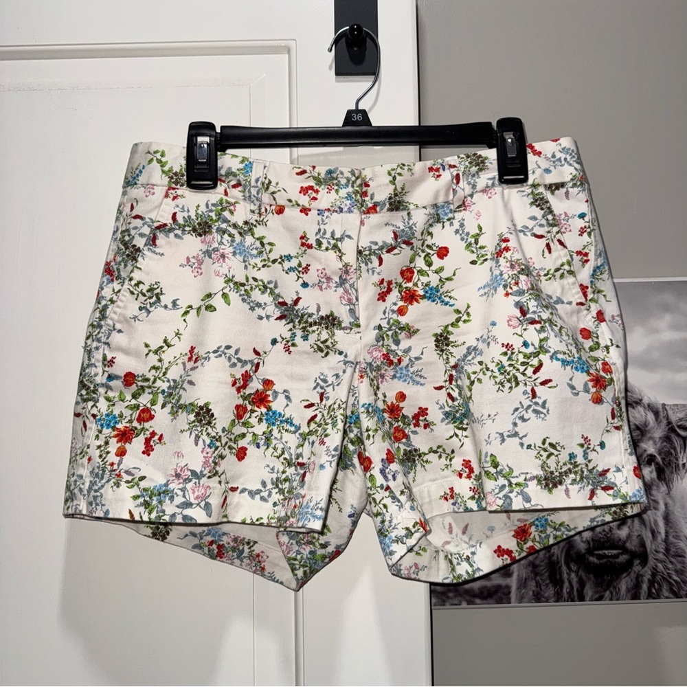 Land n sea floral shorts. Size 8